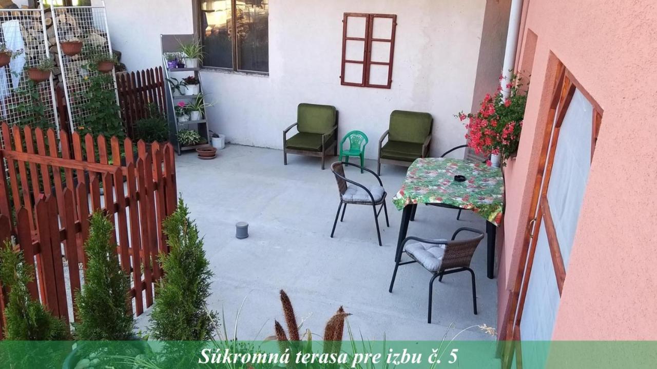 Ubytovanie Adina Poltar Exterior foto