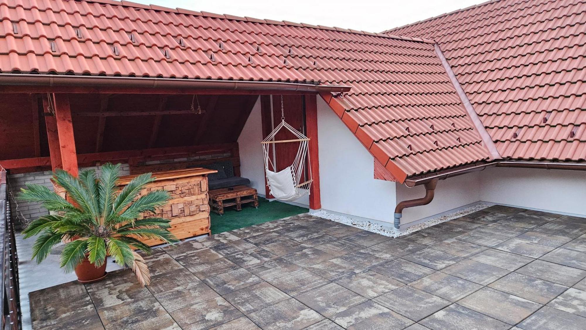 Ubytovanie Adina Poltar Exterior foto